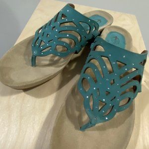 Earthies Toro Sandals 9 Light Teal Suede New NWT